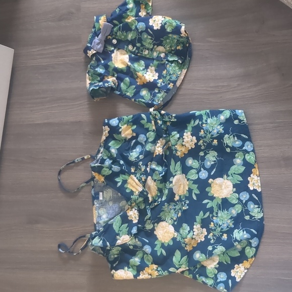 Old Navy / baby boy button up with bow tie / 0-3 months - Picture 4 of 5